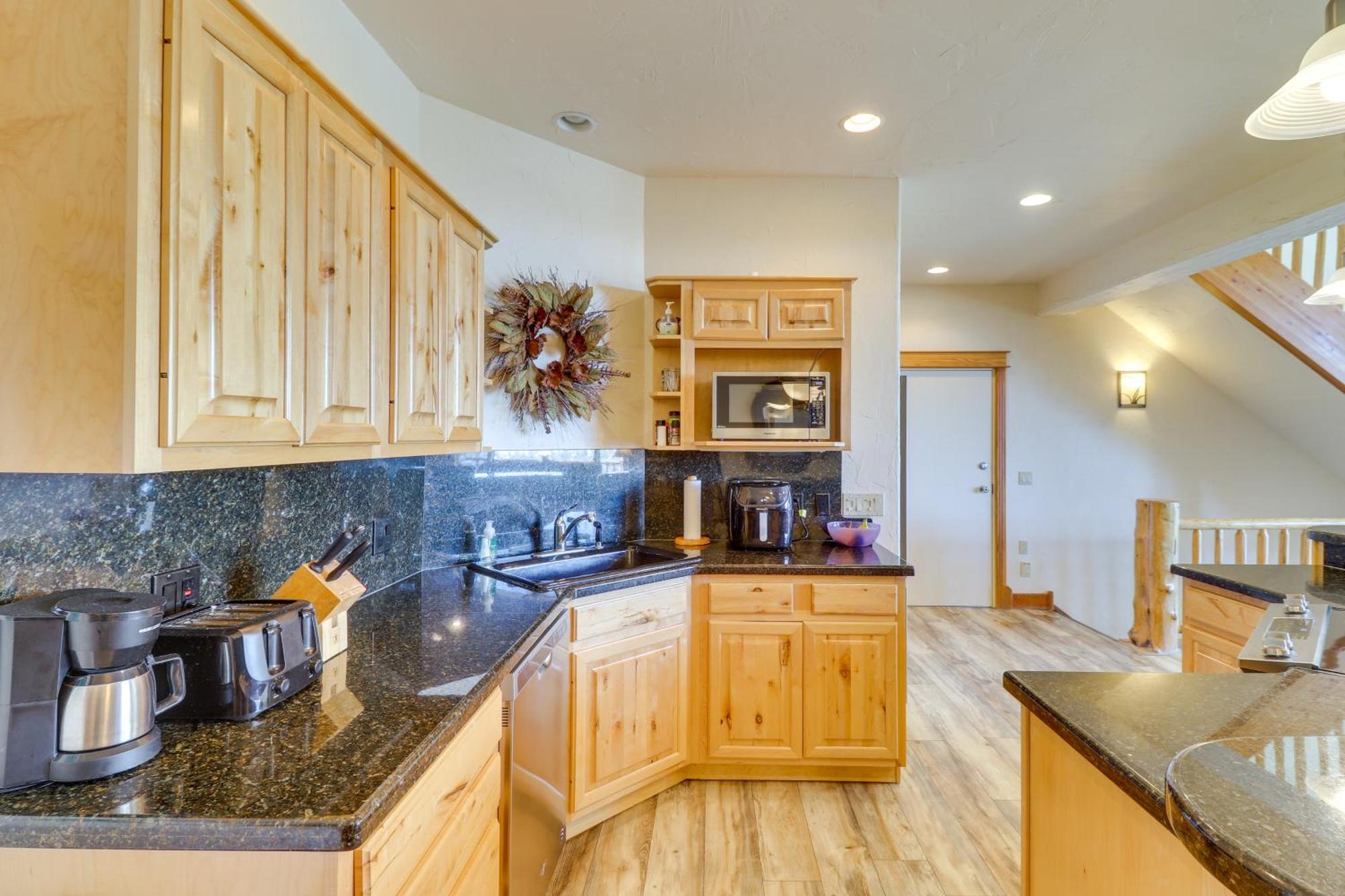 Spacious Whitefish Home With Sauna And Ski Resort View ภายนอก รูปภาพ