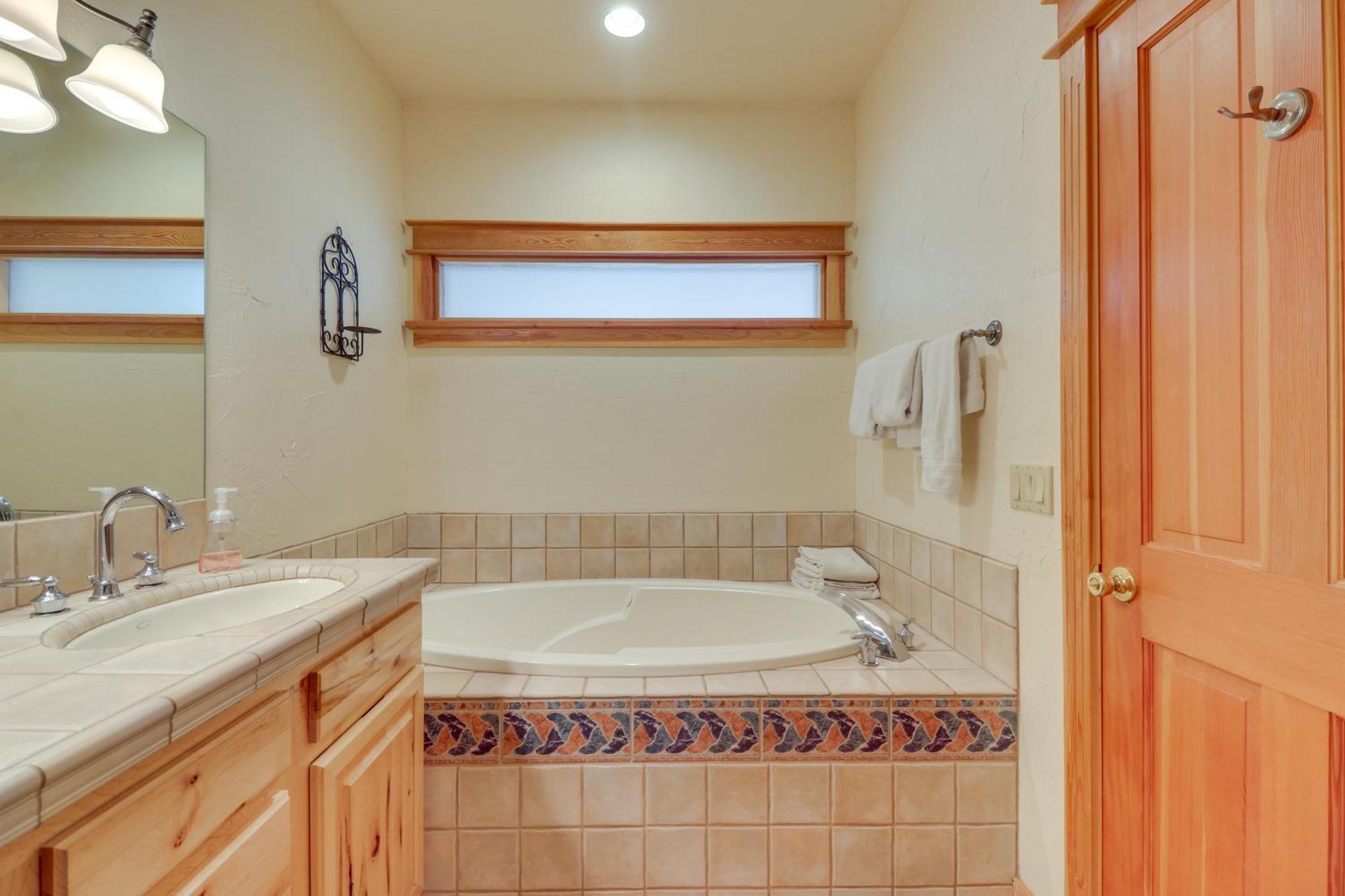 Spacious Whitefish Home With Sauna And Ski Resort View ภายนอก รูปภาพ